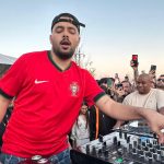Pedro Sampaio faz show surpresa no Jardim Roque Gameiro, na região do Cais do Sodré, em Lisboa | Amon Borges - 21.jun.2024/Portal Lineup