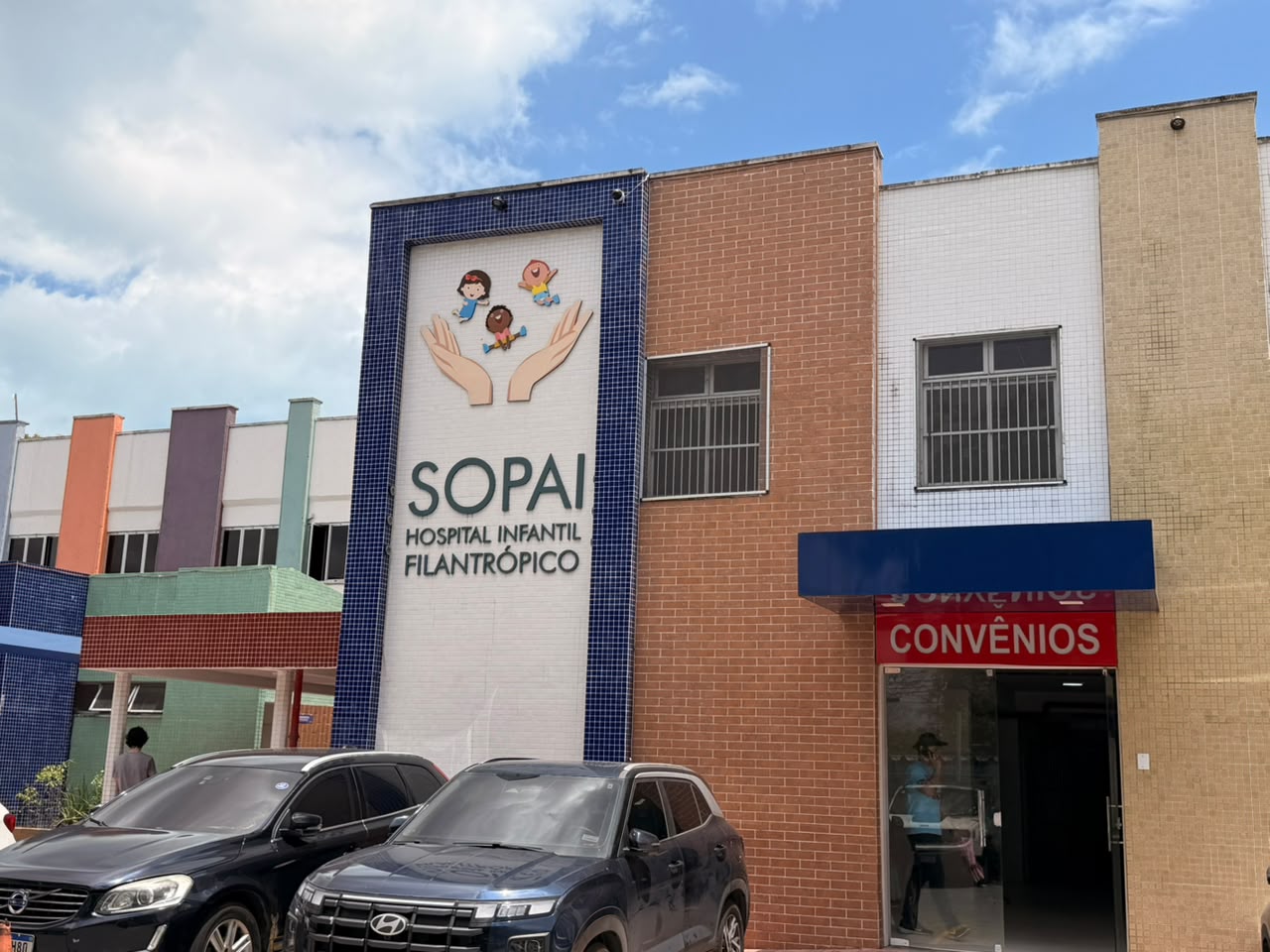 Falta de pagamento suspende novas admissões na única emergência psiquiátrica infantojuvenil do Ceará