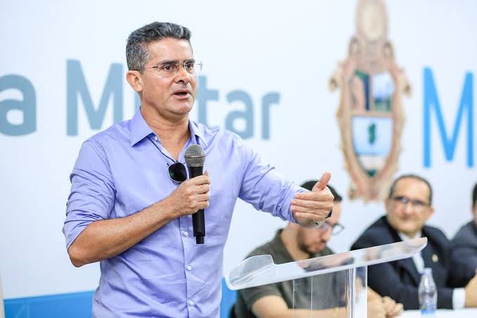 Prefeito David Almeida fiscaliza revitalização de escola na Compensa e destaca marca de mais de 210 unidades reformadas em sua gestão
