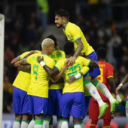 BRASIL VENCE GANA COM FACILIDADE COM DOIS GOLS DE RICHARLISON