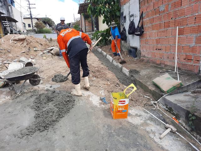 Prefeitura realiza manutenção em sistema de drenagem e reduz riscos de alagamentos