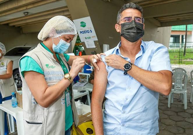 Manaus oferta vacina bivalente para 7 grupos prioritários; entenda indicações