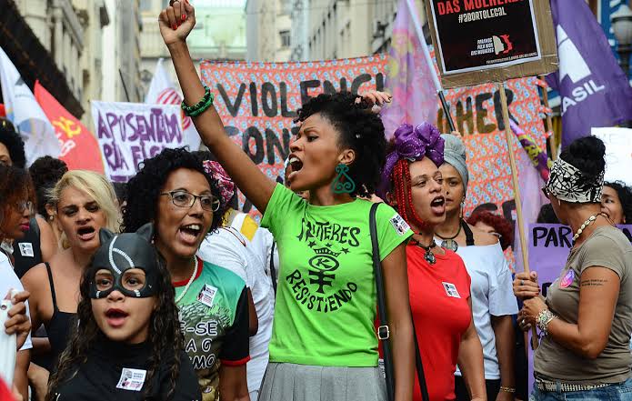 8 DE MARÇO : DIA INTERNACIONAL DA MULHER- Mulheres protestam por seus direitos ameaçados em todo o mundo