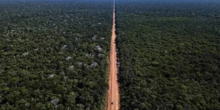 Justiça derruba licença prévia para asfaltamento da BR-319