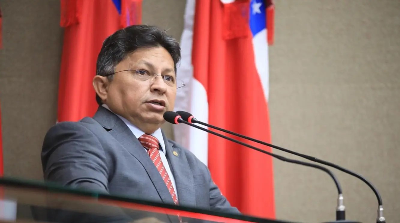 Sinésio é afastado da presidência estadual do PT por conta de dinheiro apreendido com assessora