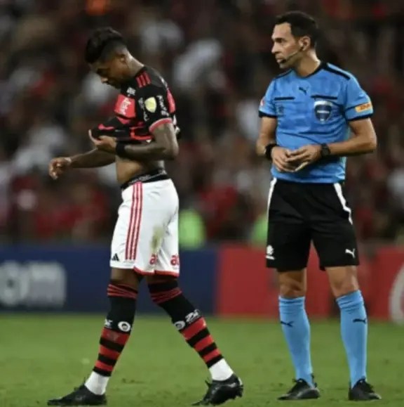 Bruno Henrique, do Flamengo, é alvo da PF e do Ministério Público