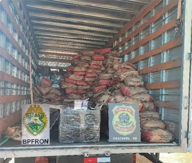 PF e BPFron apreendem caminhão com carga de cigarros eletrônicos