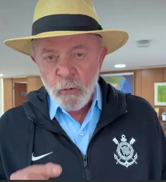VÍDEO: Lula faz transferência para o Corinthians e desmente taxação do pix