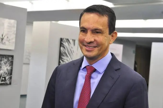 Deputado Sidney Leite critica governo Wilson Lima por não citar Lula em projetos federais no AM