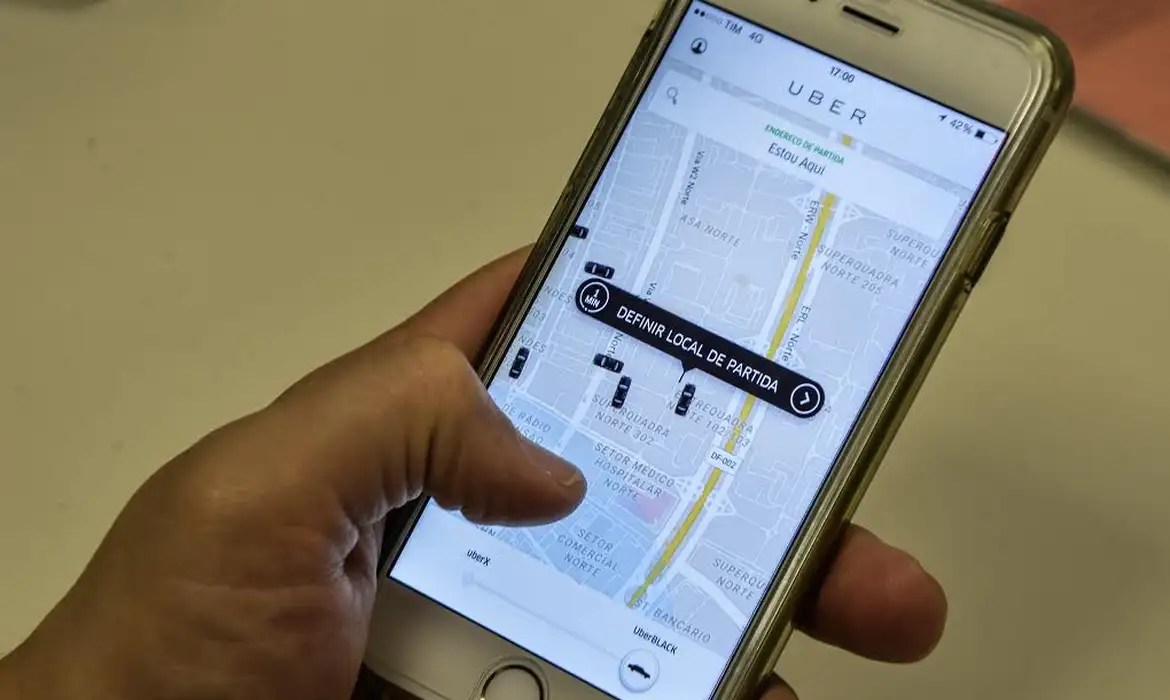 STF julga reconhecimento de vínculo empregatício com apps