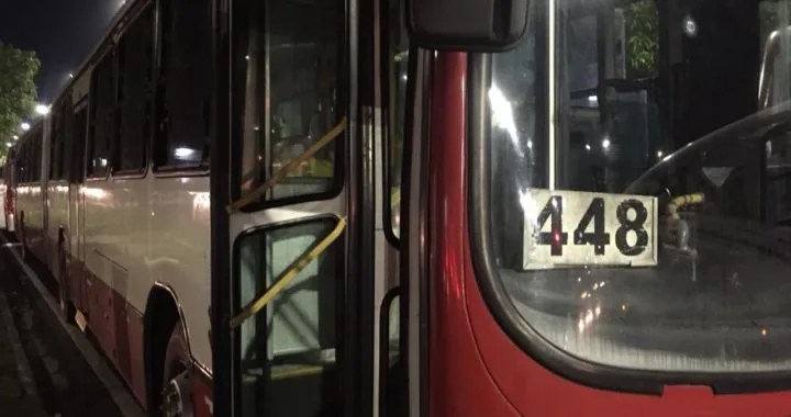 Ônibus da linha 448 é assaltado na noite desta segunda-feira (27)