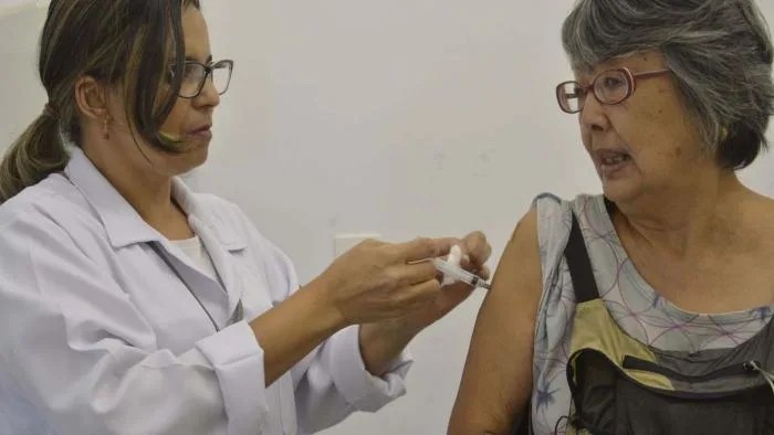 Vacinação a domicílio contra influenza inicia nesta segunda-feira (30)