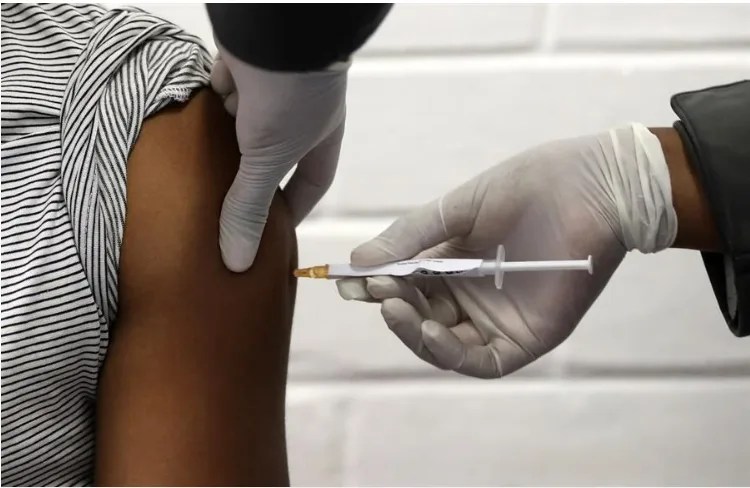 Empresa chinesa começa fase final de testes de vacina contra a Covid-19
