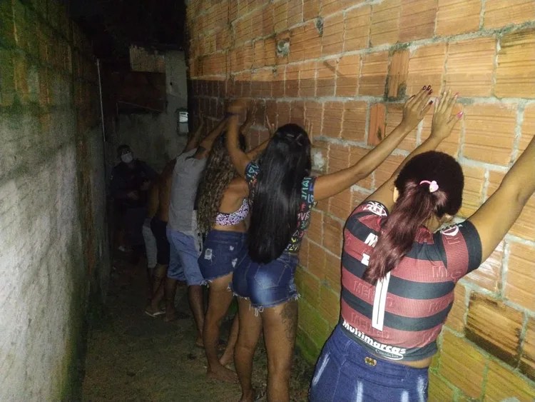 Regada a drogas, festa clandestina termina com novinhos presos em Manaus