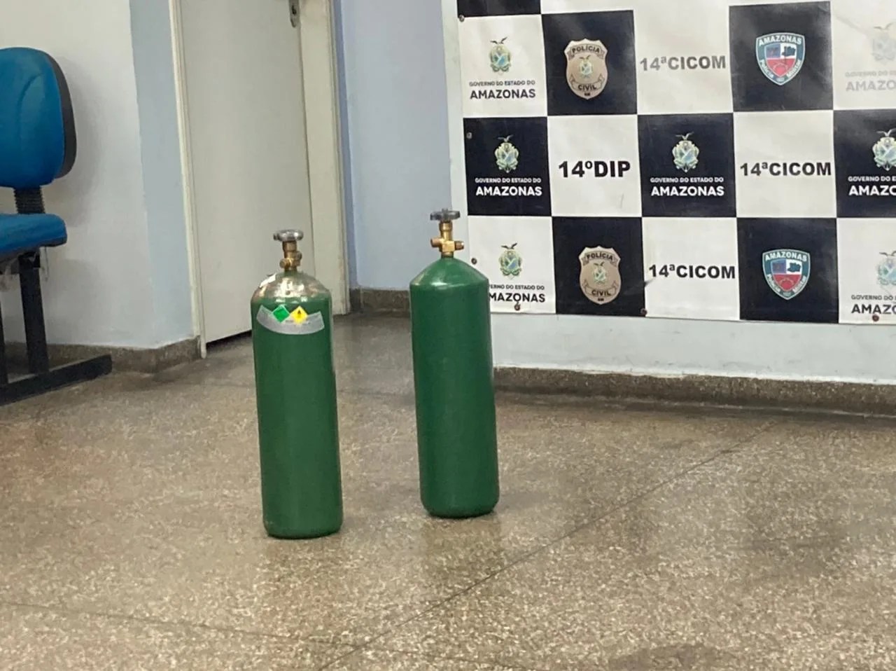 Em Manaus, criminosos tentam vender extintores como cilindros de oxigênio