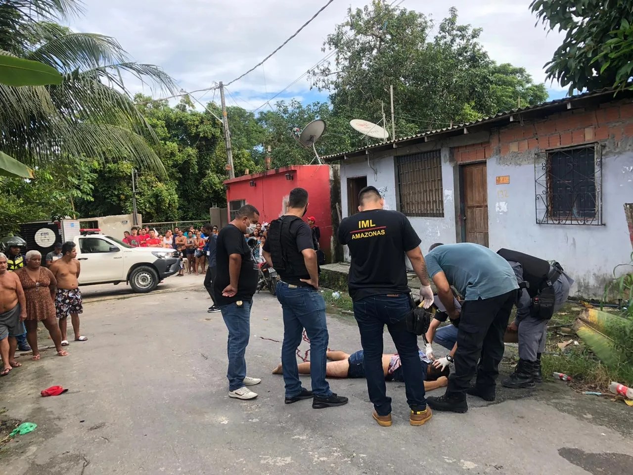 Homem é ‘arrancado’ de carro e morto a tiros na zona Leste