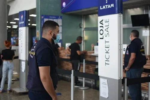 Procon-AM autua companhia aérea após denúncias de aglomeração no Aeroporto Internacional de Manaus