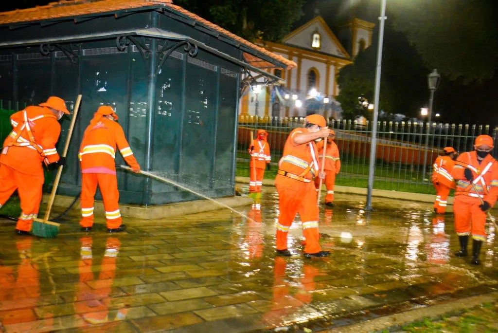 Sanitização em áreas públicas de Manaus é realizada no combate à Covid-19