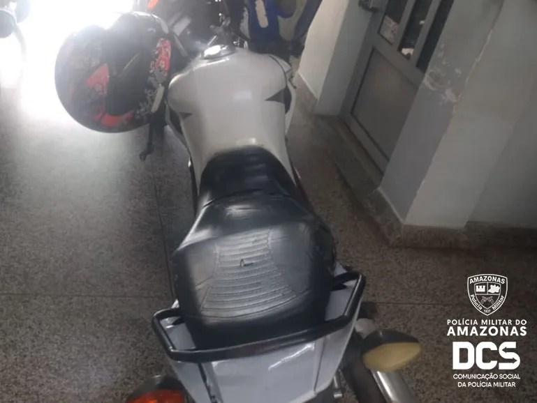 Polícia Militar prende dupla por roubo no bairro Tarumã