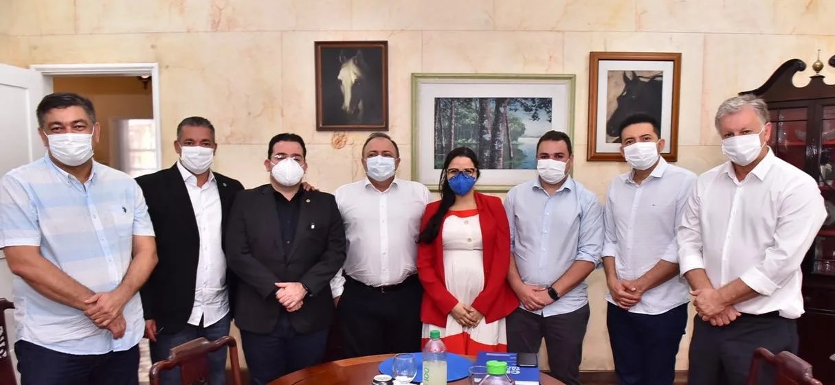Deputados se reúnem com Pazuello para alinhar ações contra Covid no AM