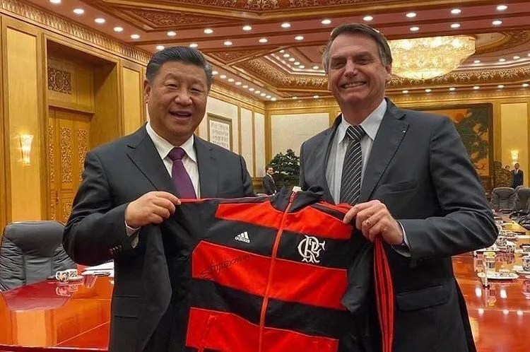 Bolsonaro agradece à China após liberação de insumos para vacina
