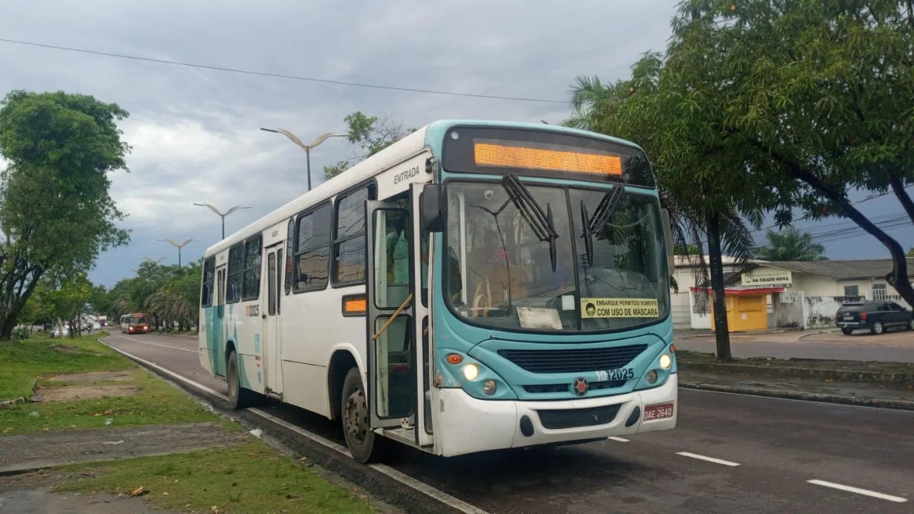Dupla causa terror em assalto a ônibus da linha 011