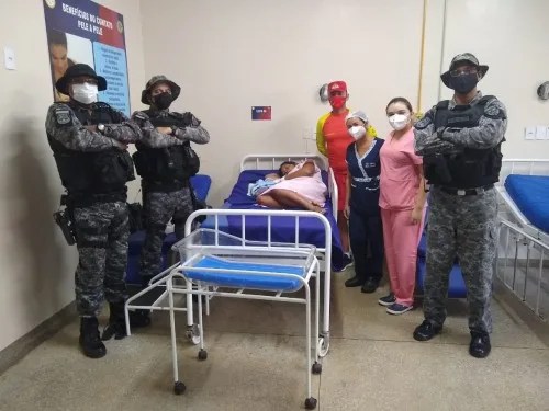 Policiais da Base Arpão fazem transporte emergencial de mulher em trabalho de parto