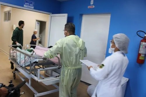 COVID-19: Indicadores apontam queda da média de mortes e casos confirmados  no Amazonas