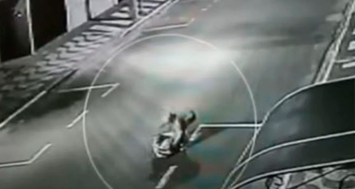 VÍDEO: Idosa é covardemente esfaqueada durante tentativa de assalto