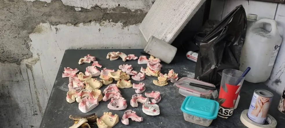 Dupla é presa com armas e drogas em motel de luxo na Ponta Negra