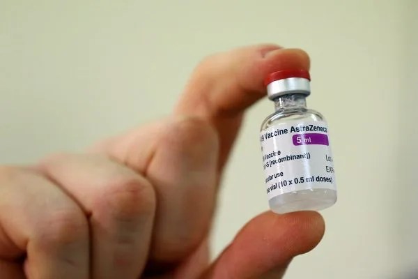 Vacina de Oxford apresenta 76% de eficácia em pacientes com uma dose
