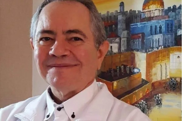 Médico é investigado após tomar vacinas da Coronavac e AstraZeneca
