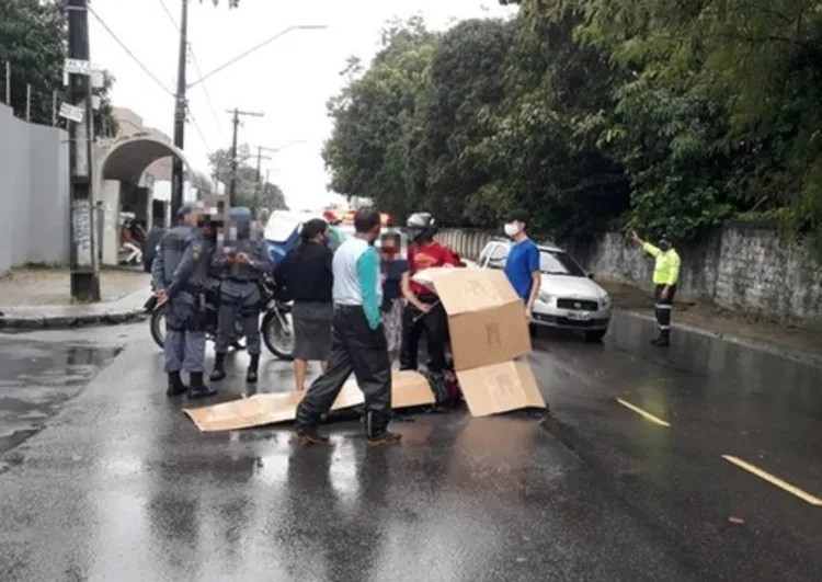 Motociclista fica ferido após acidente na zona Centro-Sul de Manaus.