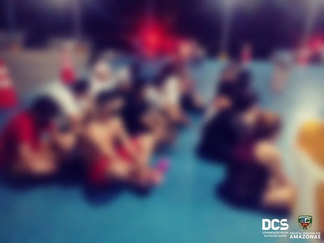 Polícia encerra festa clandestina em condomínio no bairro Aleixo