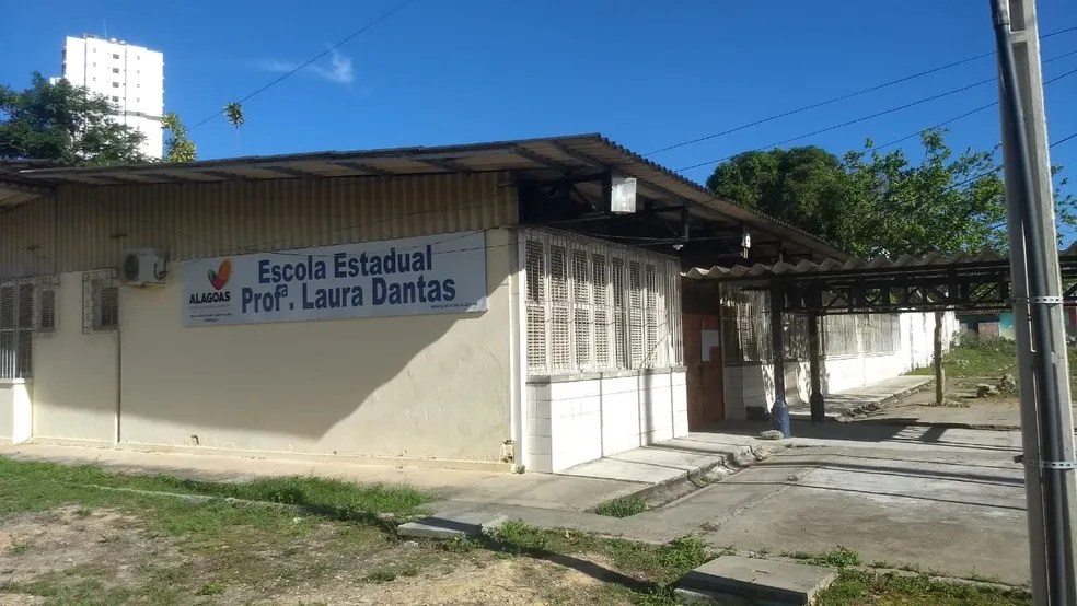 Ao matricular filho, mulher entrega bilhete para denunciar marido agressor
