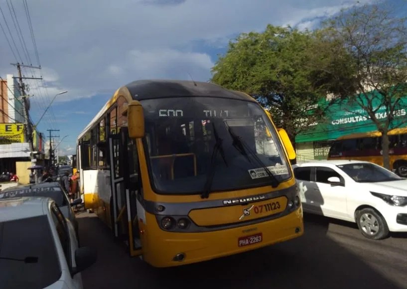 Em Manaus, dupla causa terror em assalto a ônibus da linha 600