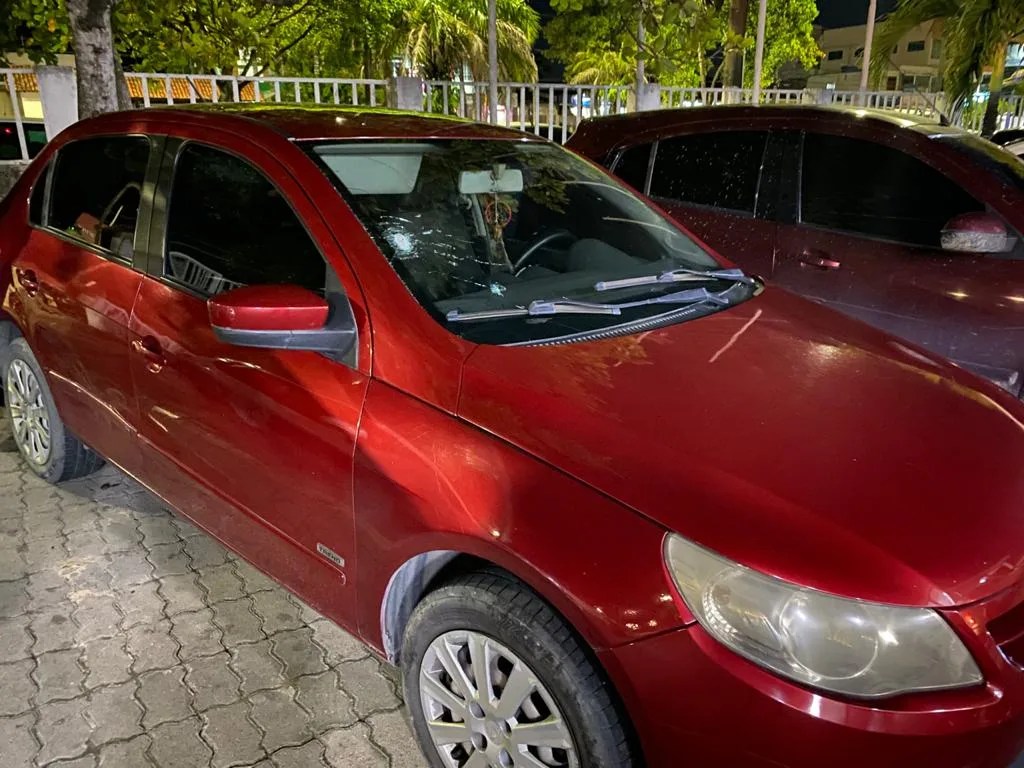 Após troca de tiros com a polícia, homem é preso por roubar carro em Manaus