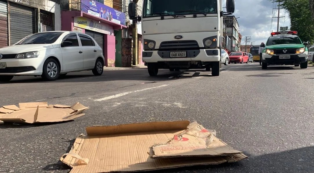 Criança é atropelada por caminhão na zona Leste de Manaus