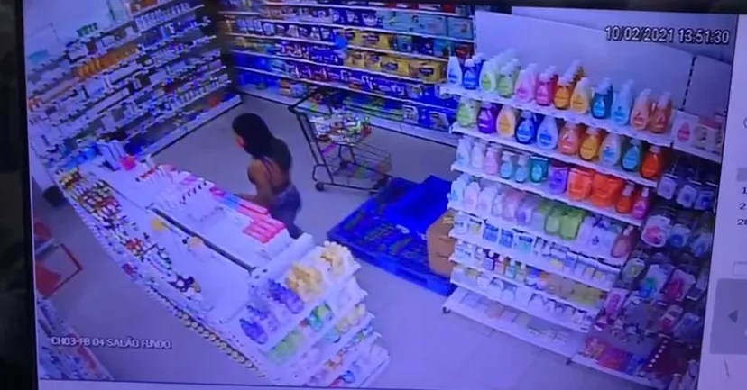 VÍDEO: Mulheres furtam farmácia no Parque 10 e acabam presas