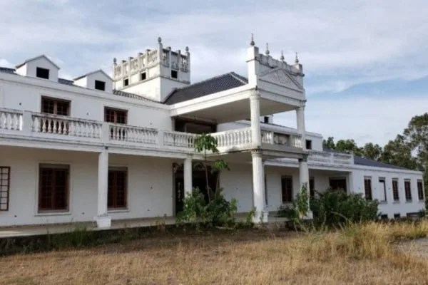Modelo termina namoro e sofre fratura no nariz após levar socos do ex