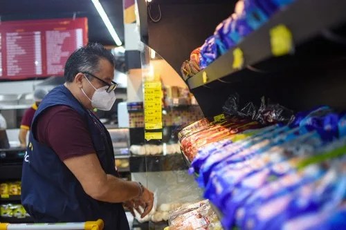 Procon-AM apreende 80 Kg de alimentos em comércios de Manaus