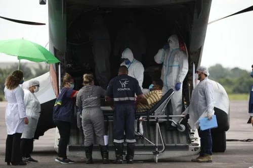 Esperança: Manaus recebe seis pacientes com Covid-19 de Coari