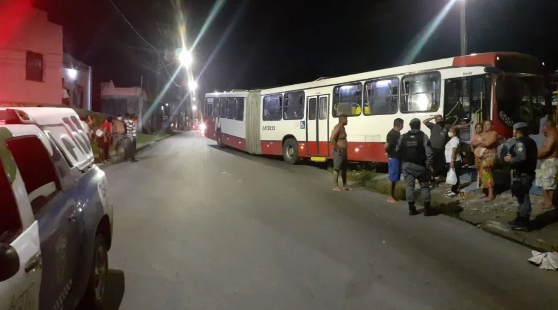 Polícia prende suspeito de ter assalto ônibus cujo motorista foi esfaqueado
