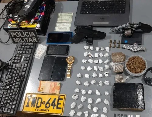 PM prende quatro pessoas por tráfico de drogas e porte ilegal de arma no interior do AM