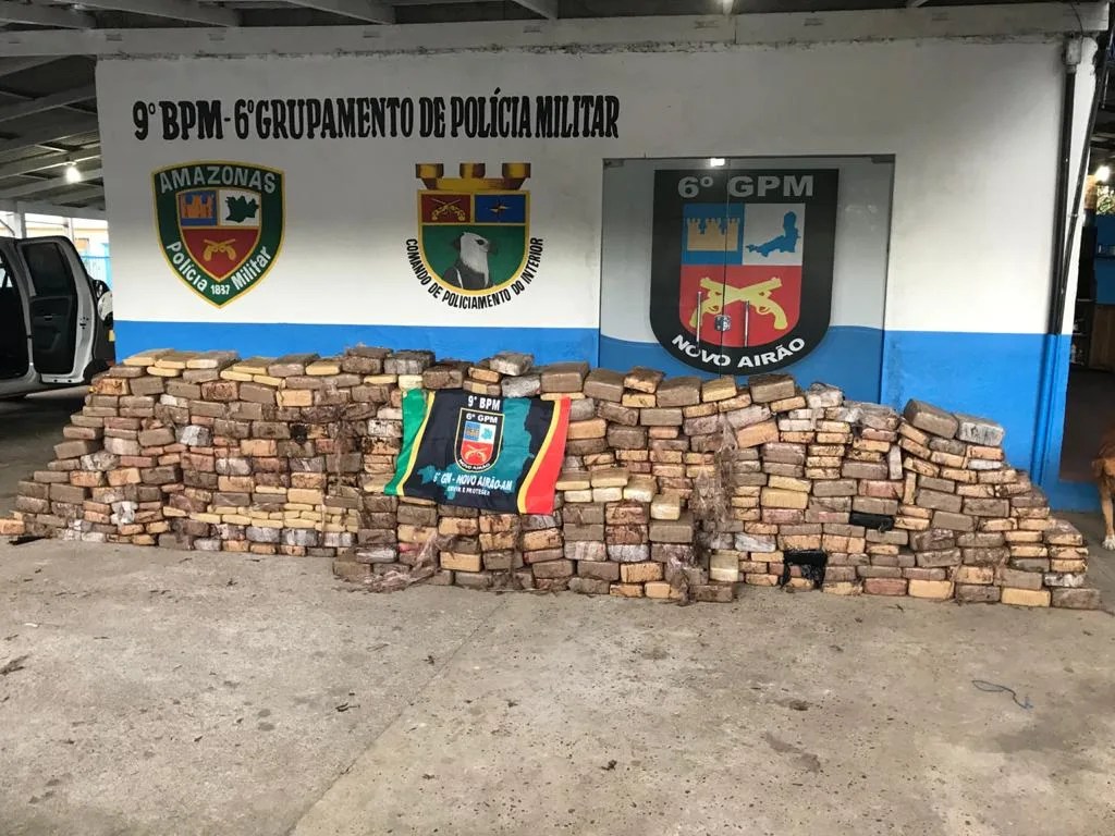 Polícia apreende quase uma tonelada de maconha em Novo Airão