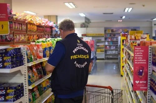Procon-AM apreende mais de 30kg de produtos em estabelecimento na zona leste