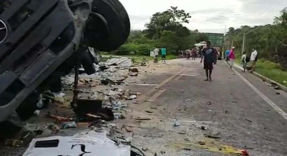 Acidente: caminhões colidem e deixam dois feridos na BR-174