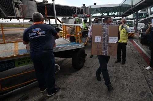 Governo do AM recebe mais 8.190 doses de vacinas Pfizer contra a Covid-19