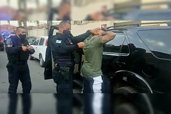 VÍDEO: Empresário é preso após tirar sarro de guardas e postar nas redes