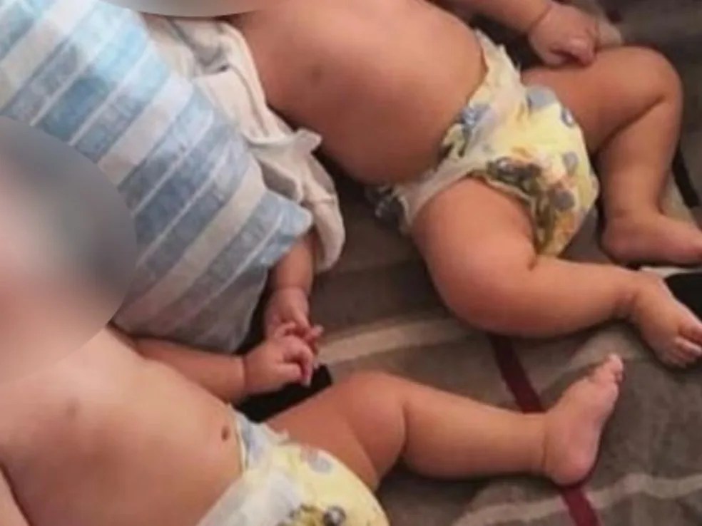 ABSURDO: Mãe é presa após deixar bebês gêmeos sozinhos em casa e um deles morrer